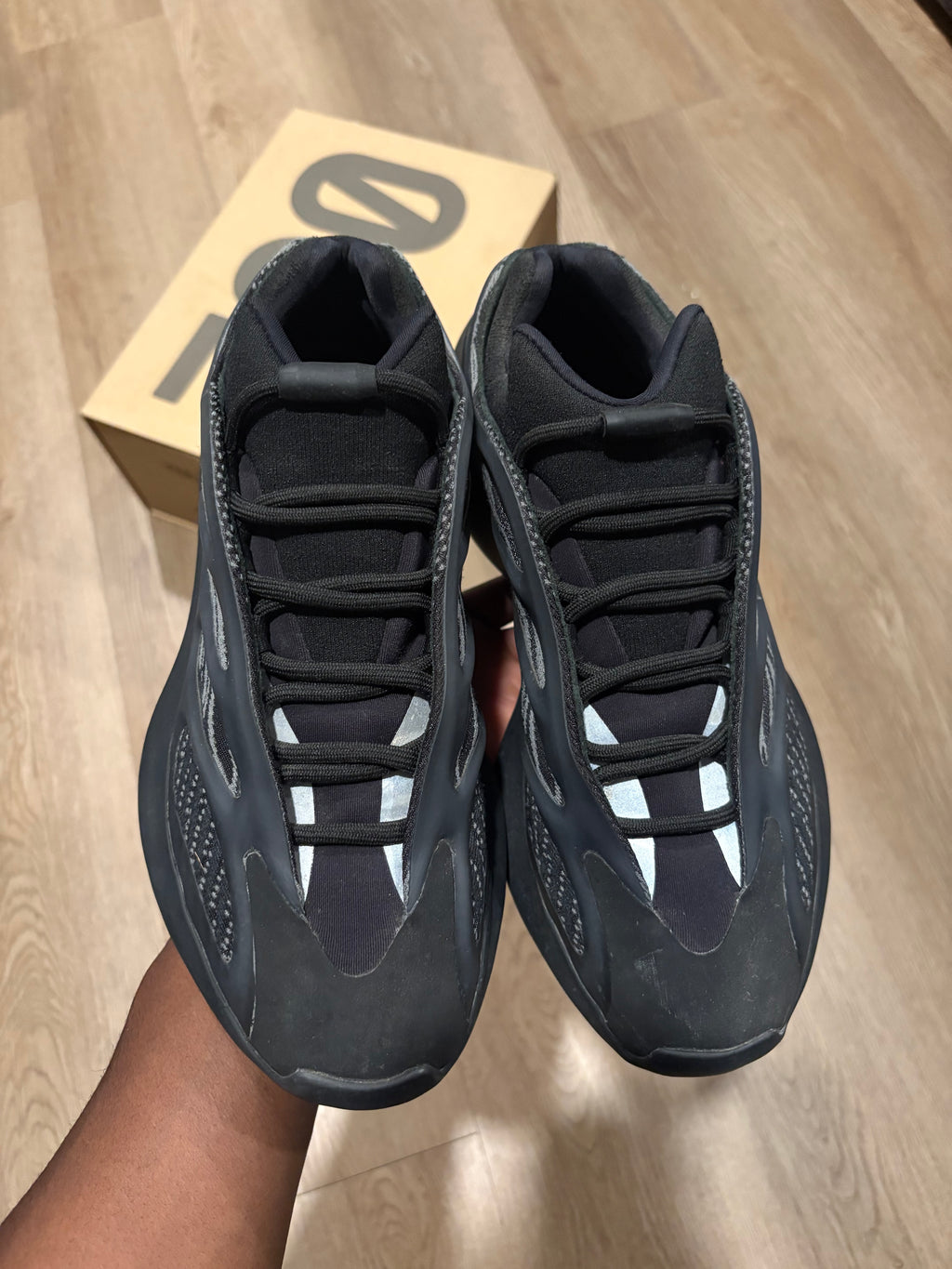 Size 8.5 - Yeezy 700 V3 Alvah
