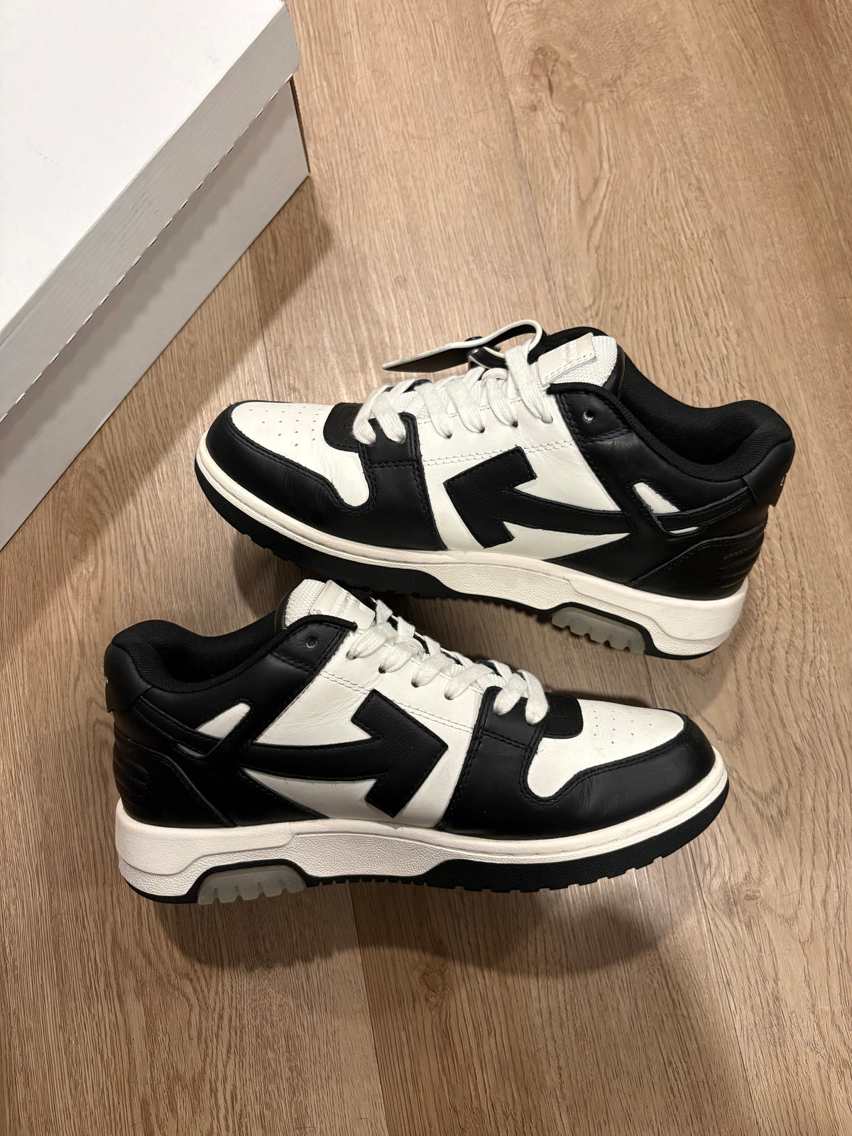 Size 6.5y - Off White Out The Office Panda