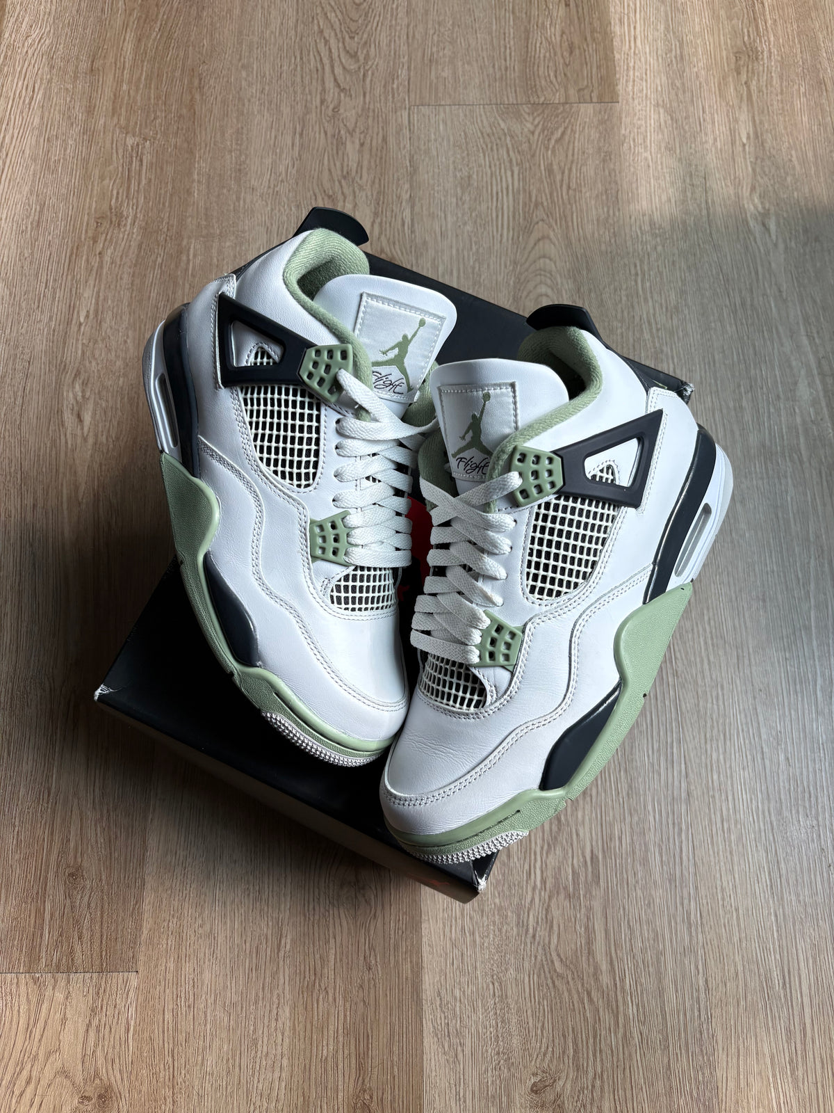 Size 6y - Jordan 4 Retro Seafoam