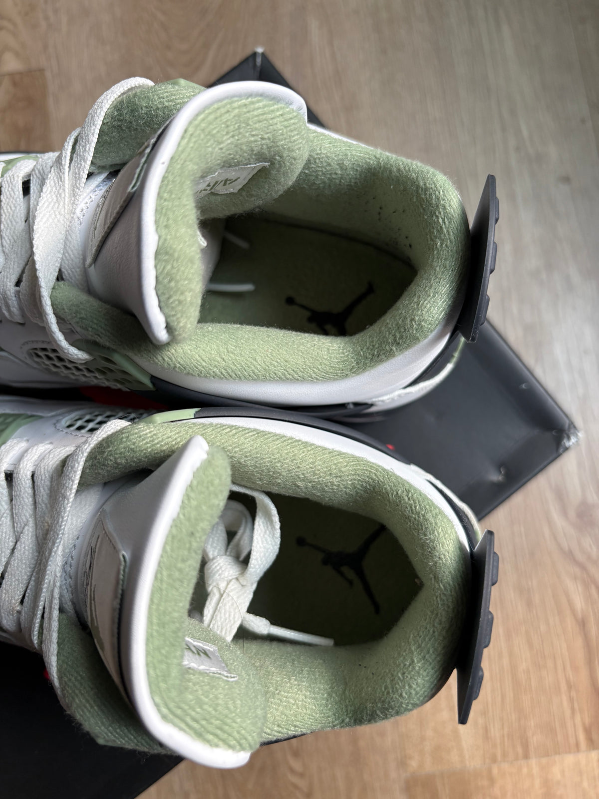 Size 6y - Jordan 4 Retro Seafoam