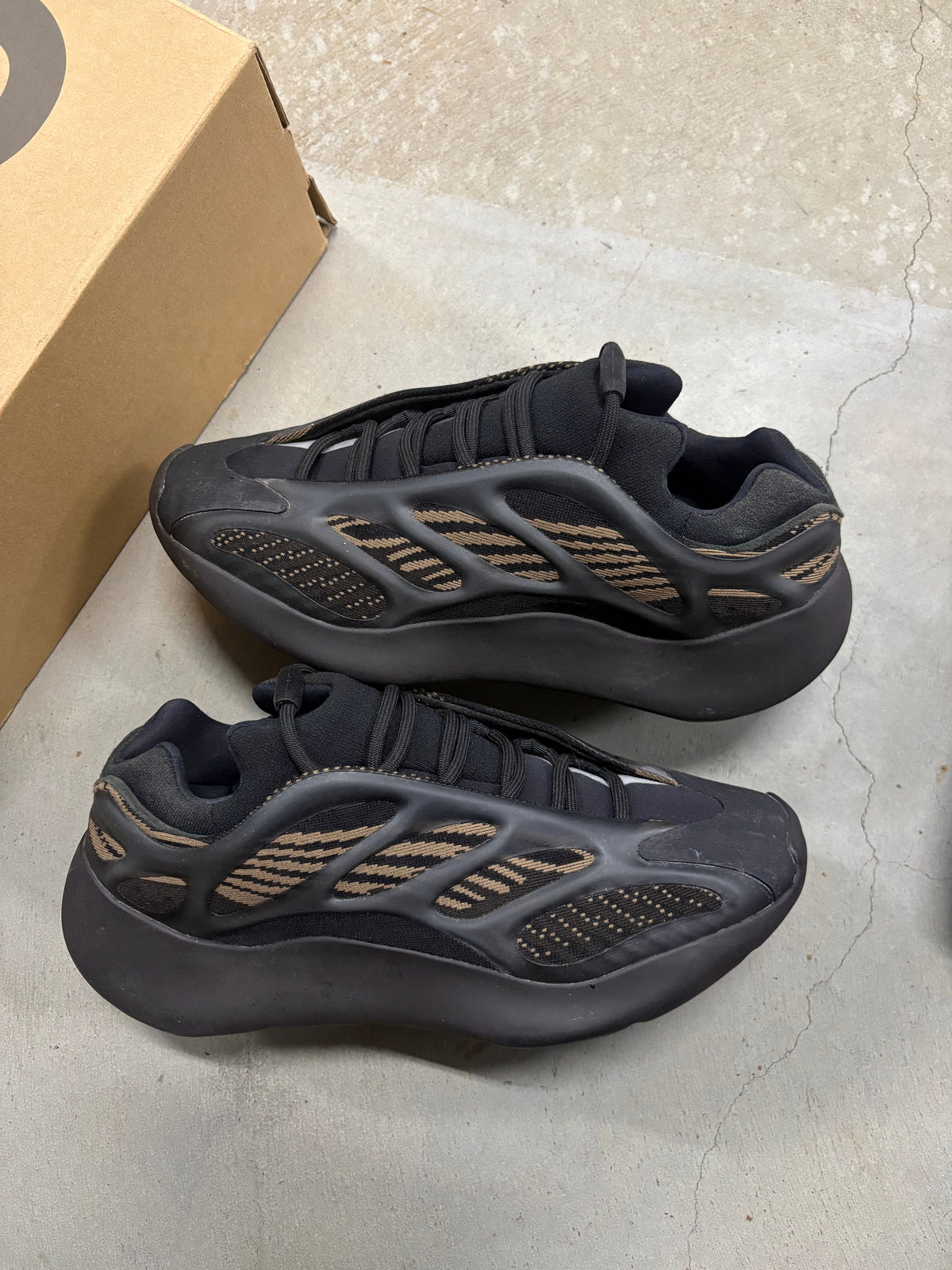 Size 8.5 - Yeezy 700 V3 Clay Brown