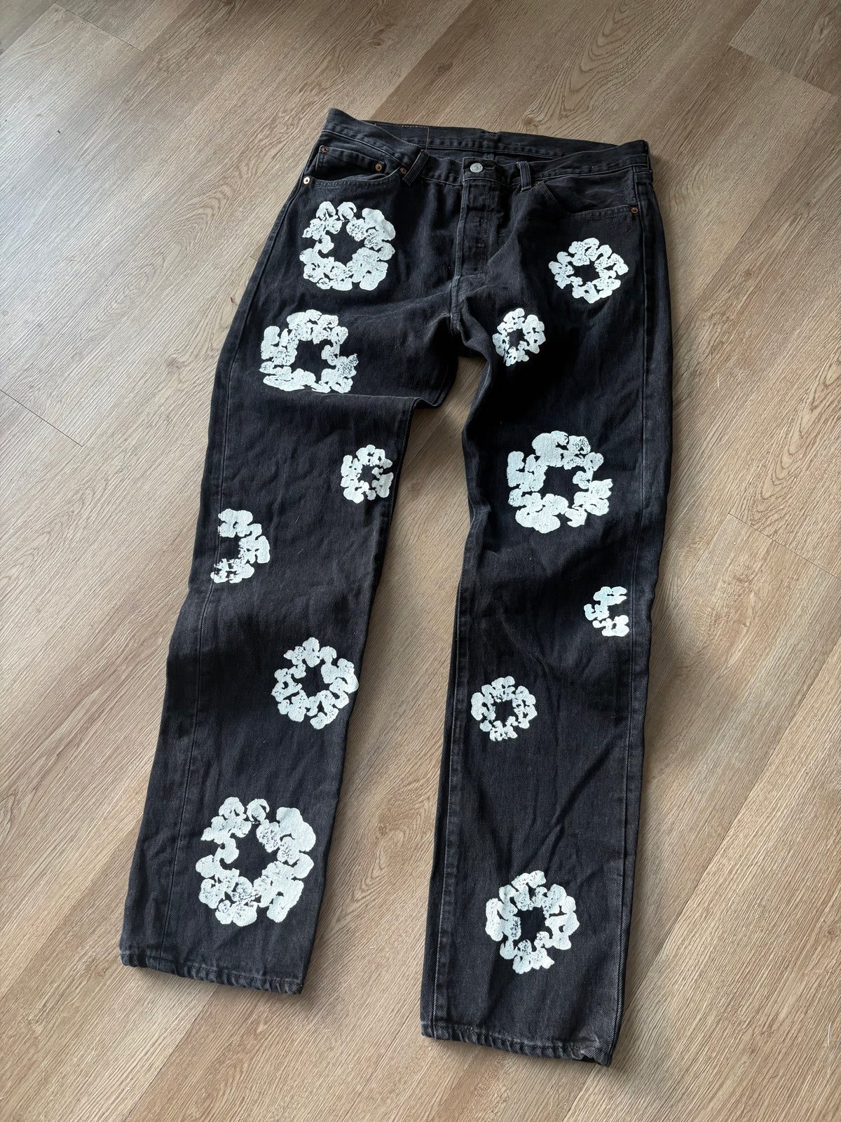 Size 36 - Denim Tear x Levi Wreath Jeans