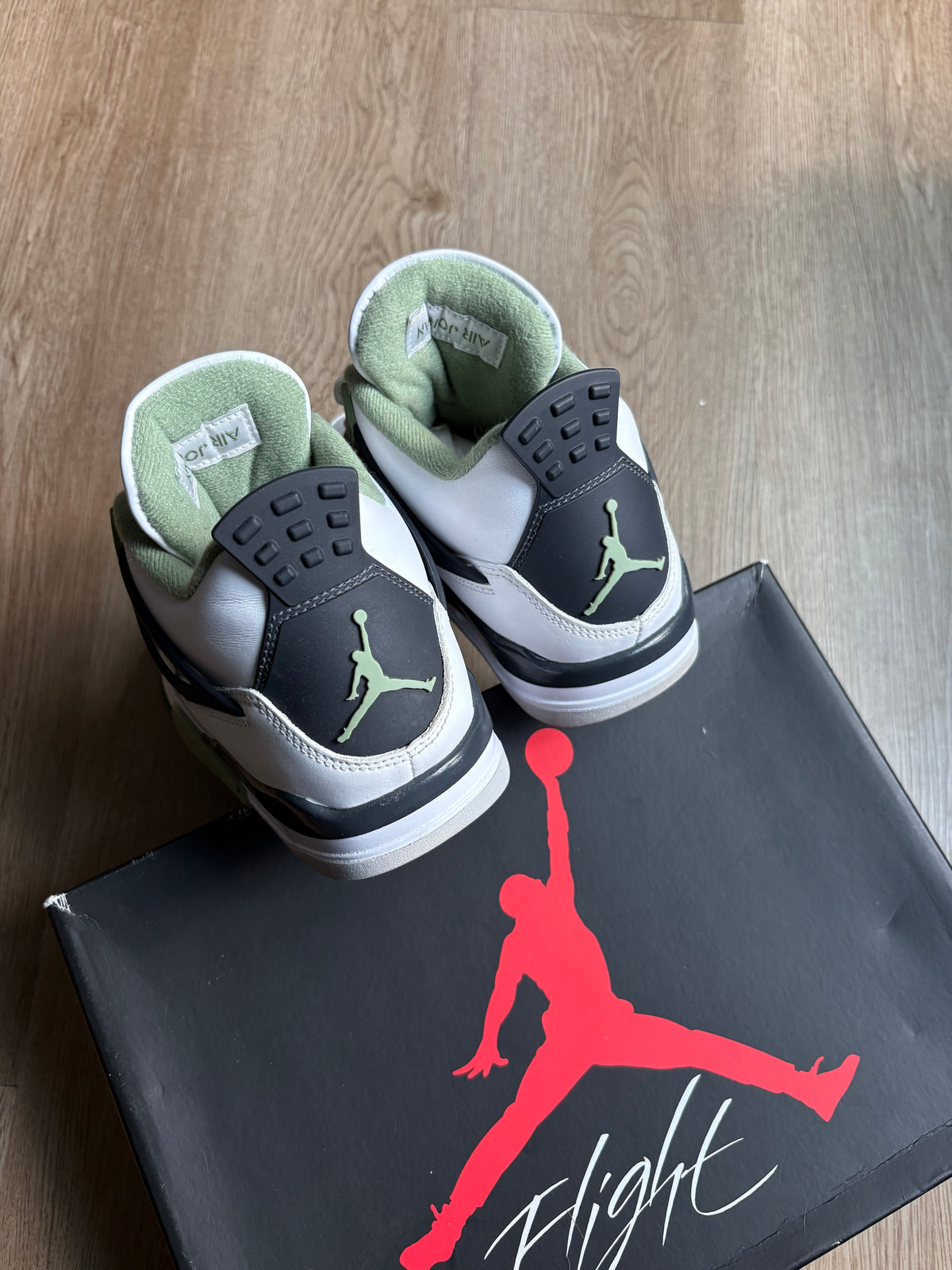 Size 6y - Jordan 4 Retro Seafoam