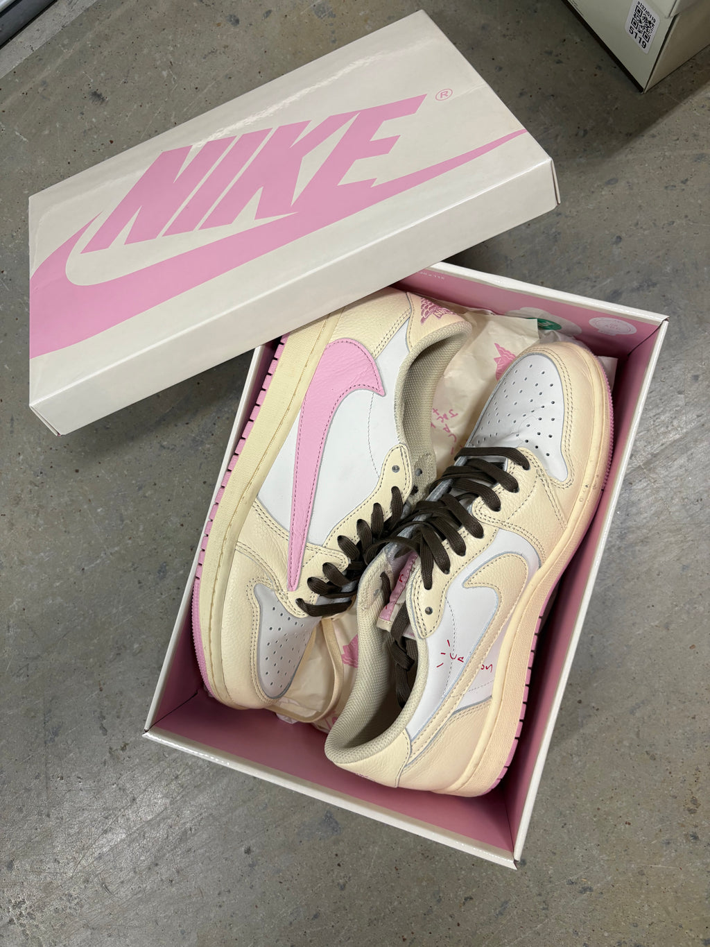 Size 9 - Travis Scott 1 Low Shy Pink