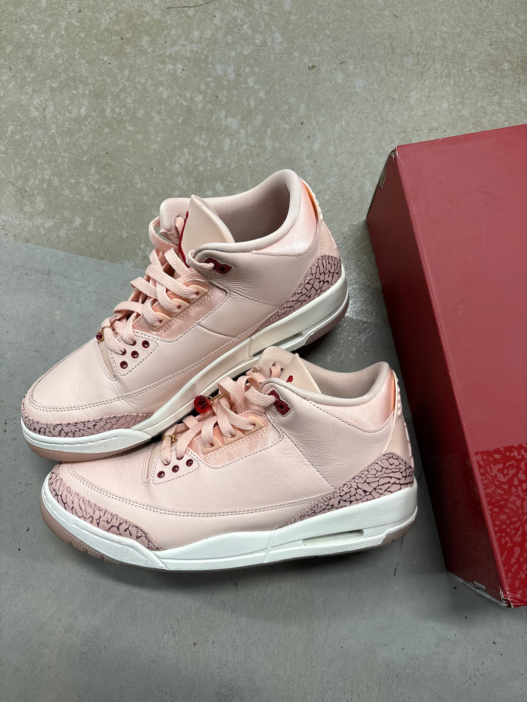Size 10.5M - Jordan 3 Retro Valentines Day 2025