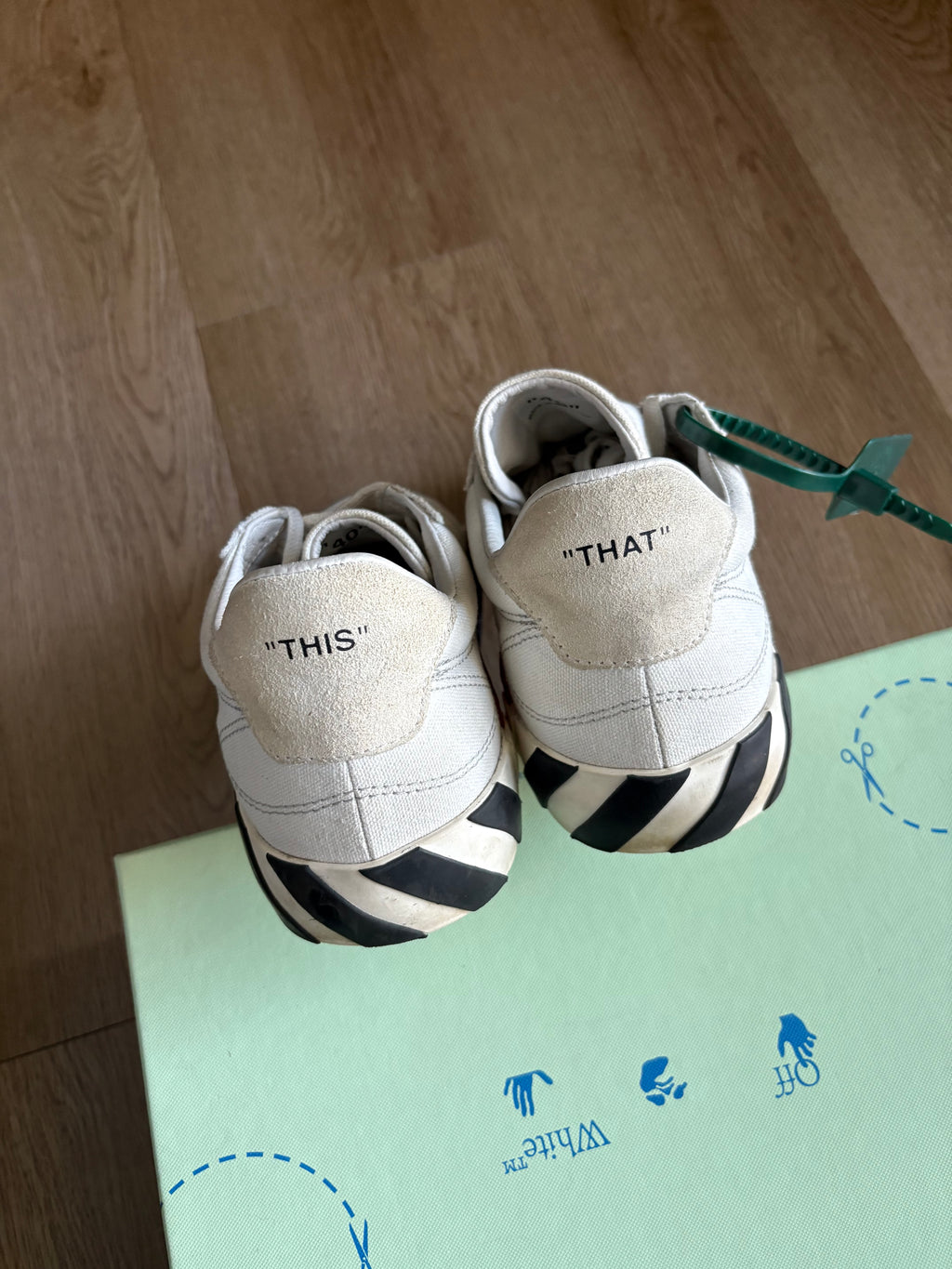 Size 7 - Off White Vulc Low Canvas White Black SS22