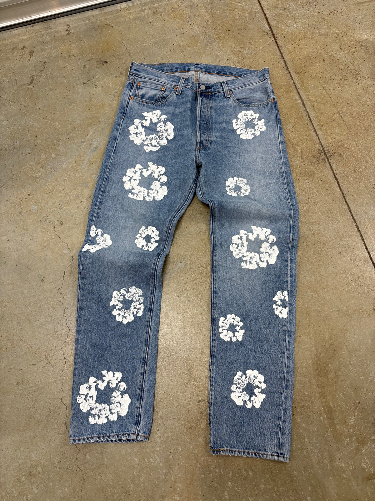 Size 36 - Denim Tears x Levi’s Cotton Wreath Light Wash Jeans