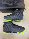 Size 7y - Nike Little Posite One