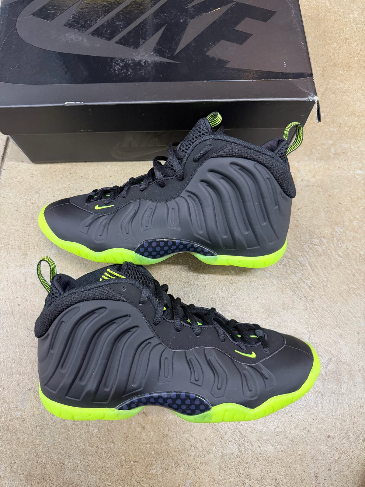 Size 7y - Nike Little Posite One