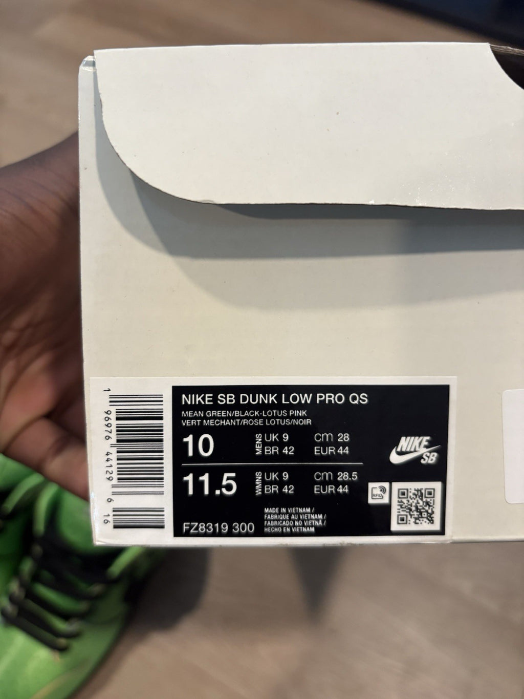 Size 10 - Nike SB Dunk Low x Powerpuff Girls Buttercup