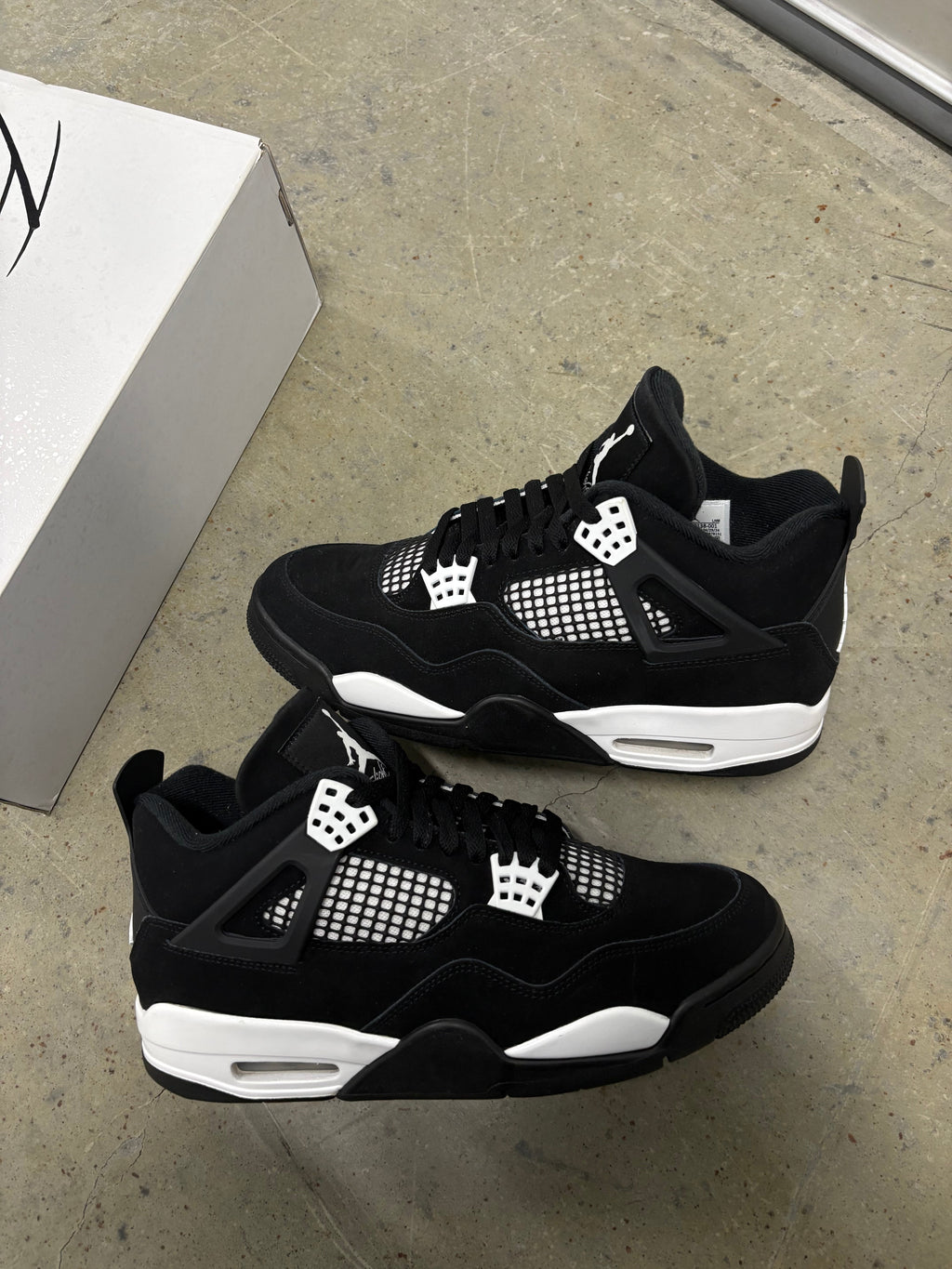 Size 9.5 - Jordan 4 Retro White Thunder