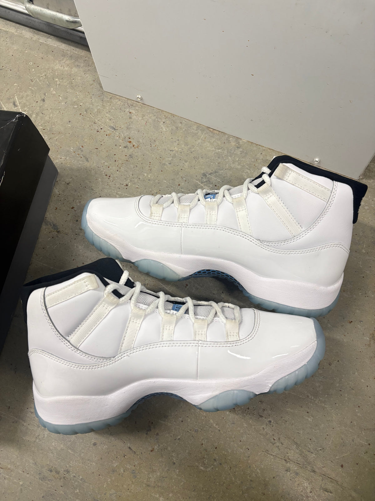 Size 9 - Jordan 11 Retro Legend Blue 2024