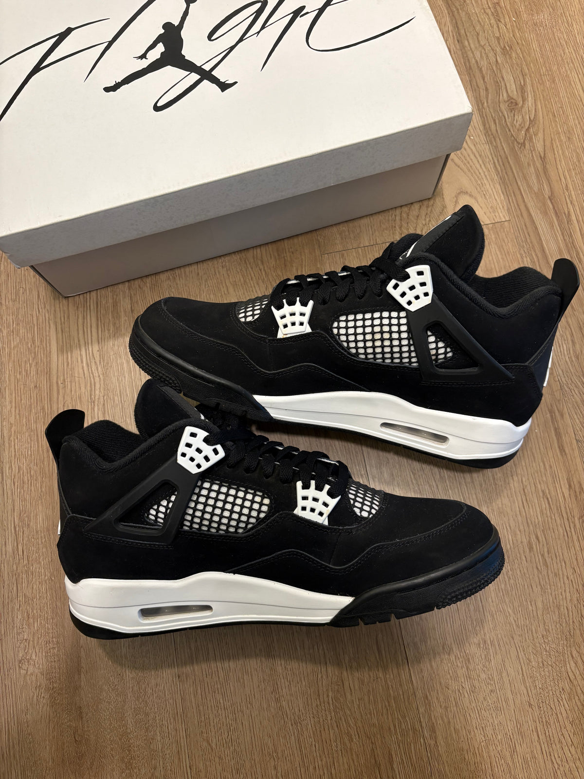 Size 11 - Jordan 4 Retro White Thunder