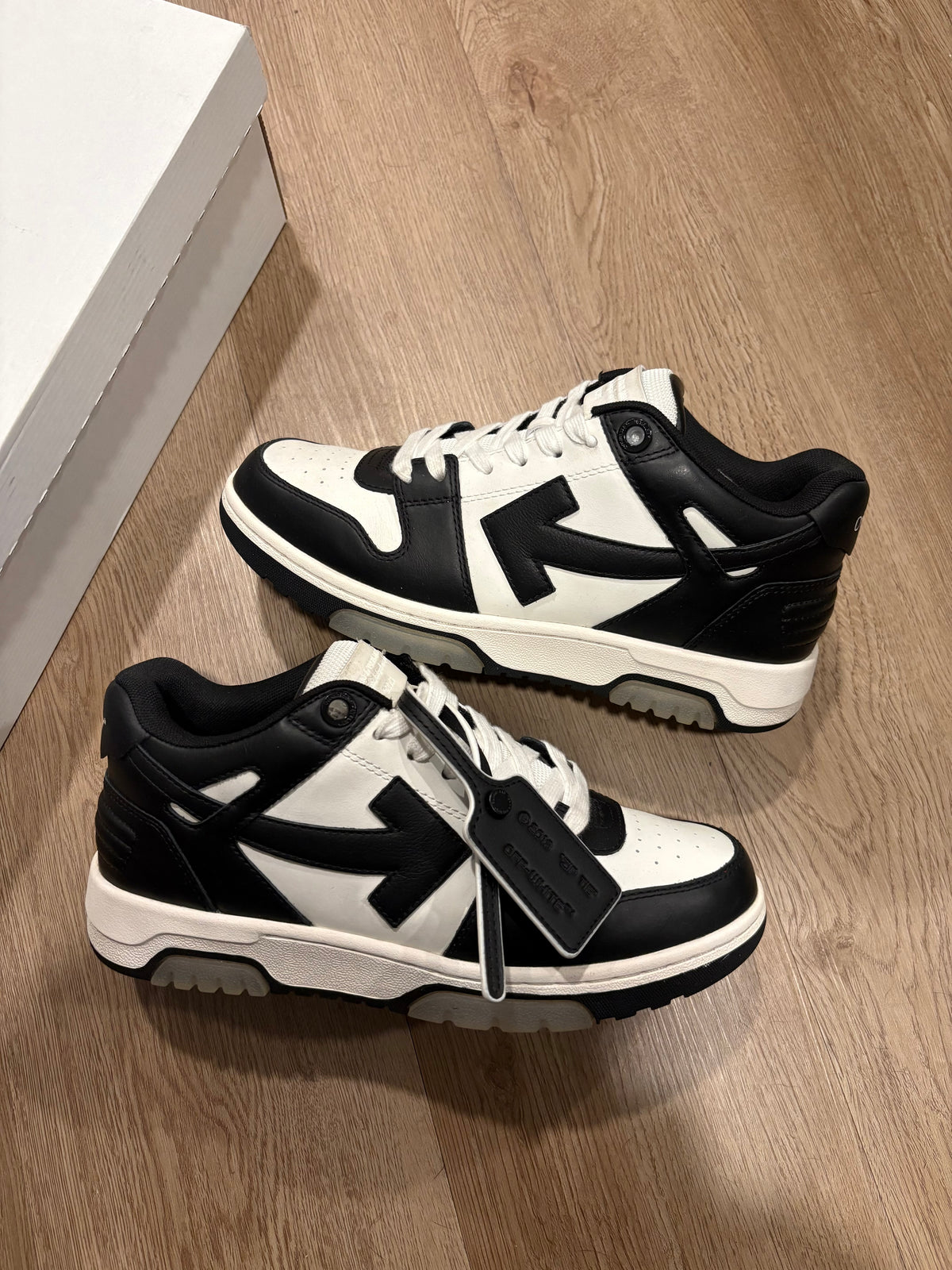 Size 6.5y - Off White Out The Office Panda