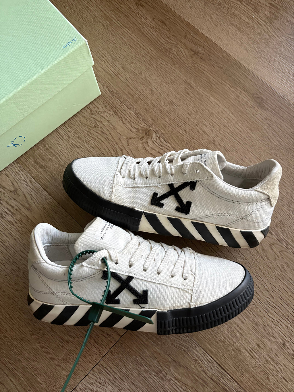 Size 7 - Off White Vulc Low Canvas White Black SS22
