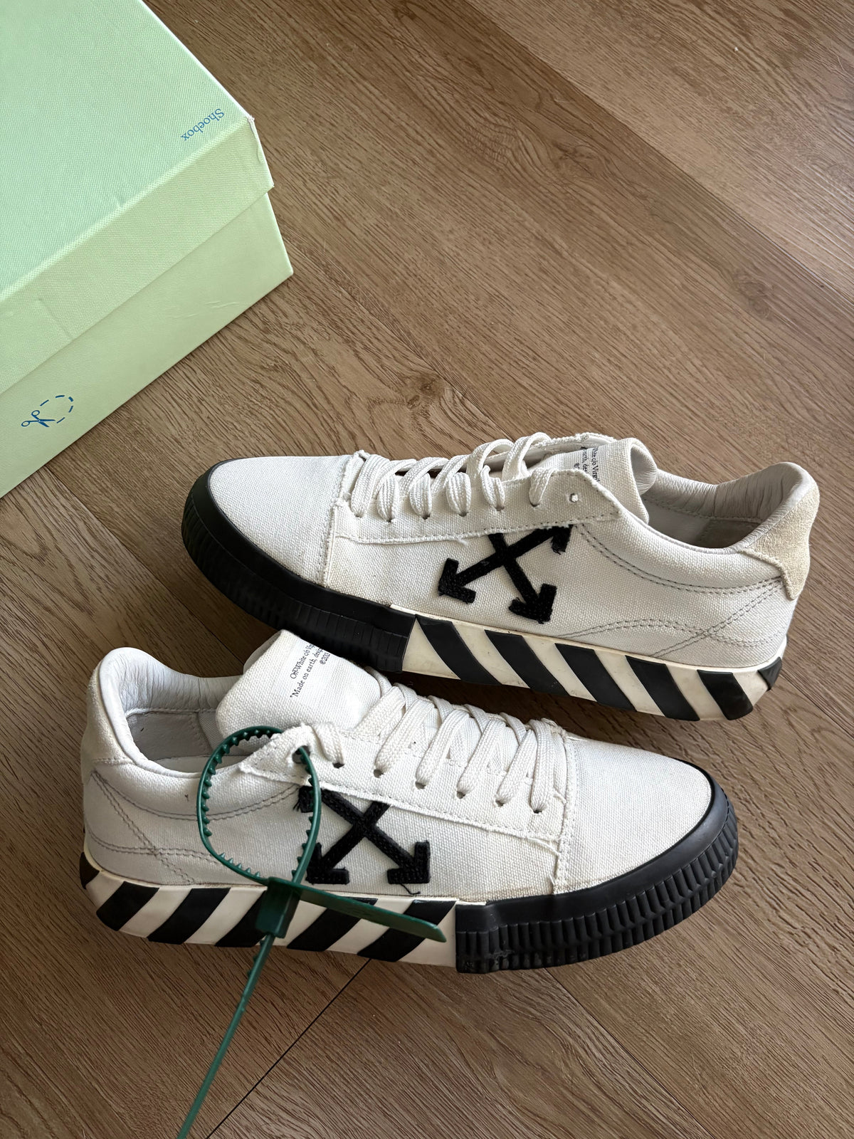 Size 7 - Off White Vulc Low Canvas White Black SS22