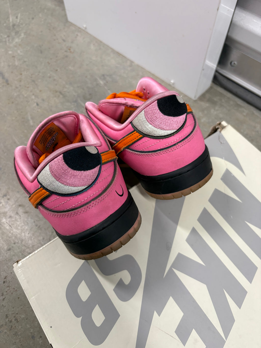Size 9.5 - Nike Dunk SB Powerpuff Girls Blossom
