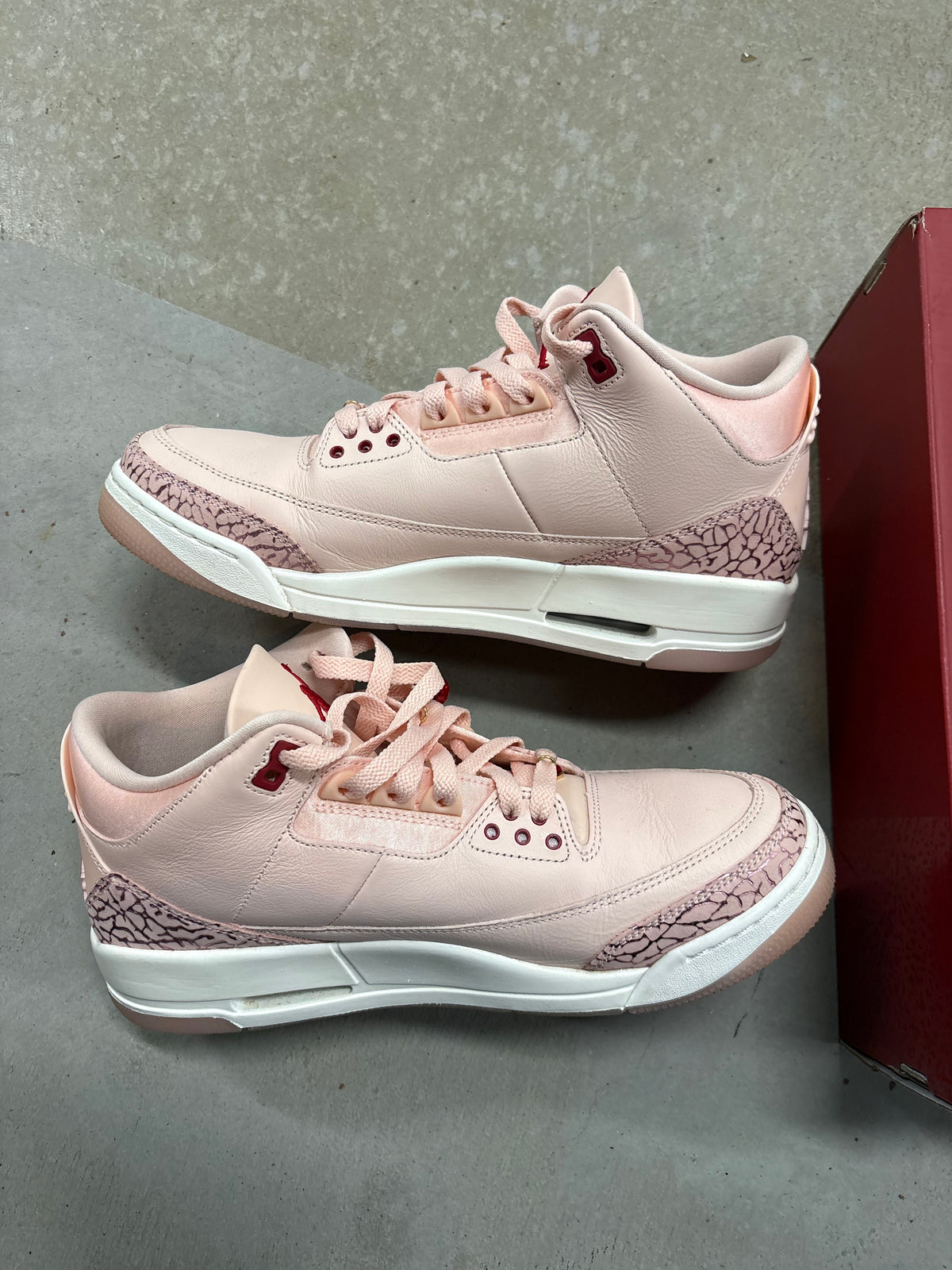 Size 10.5M - Jordan 3 Retro Valentines Day 2025