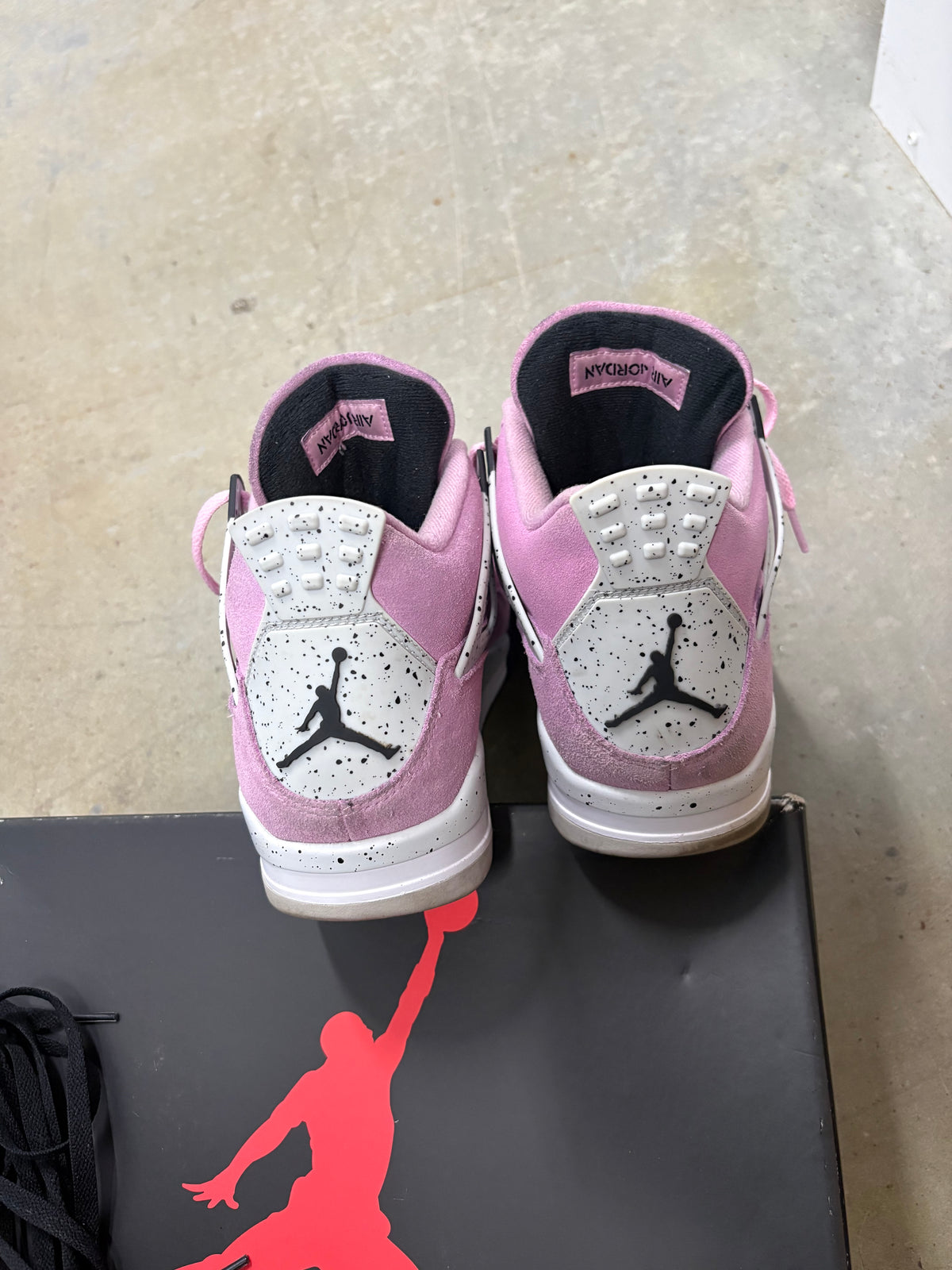 Size 10.5M - Jordan 4 Retro Orchid