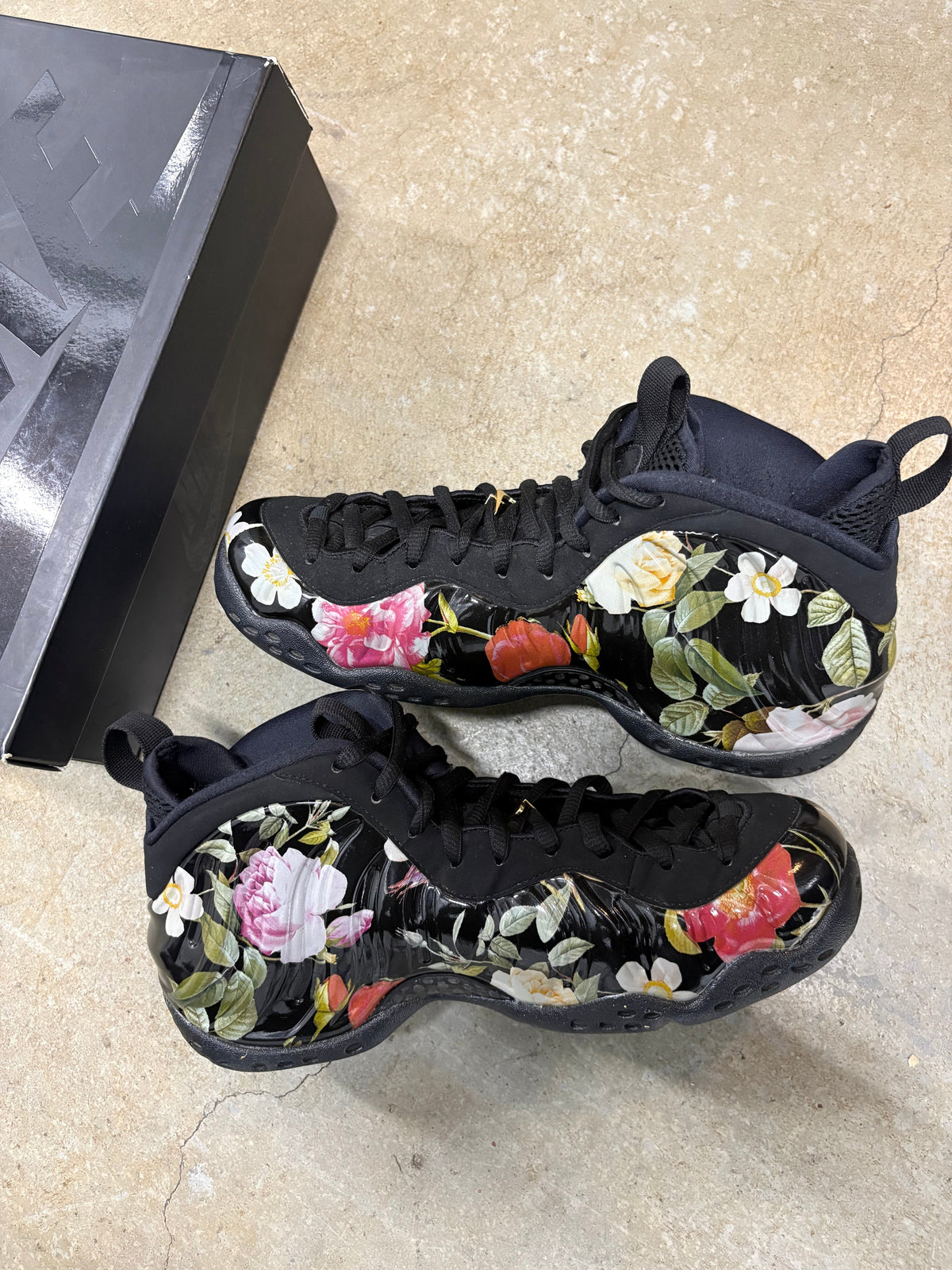 Size 8.5M - Nike Foamposite One Floral