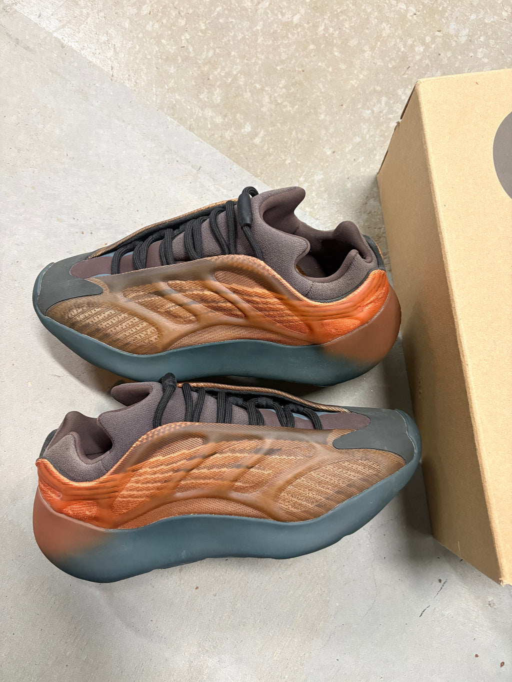 Size 8.5 - Yeezy 700 V3 Copper Fade