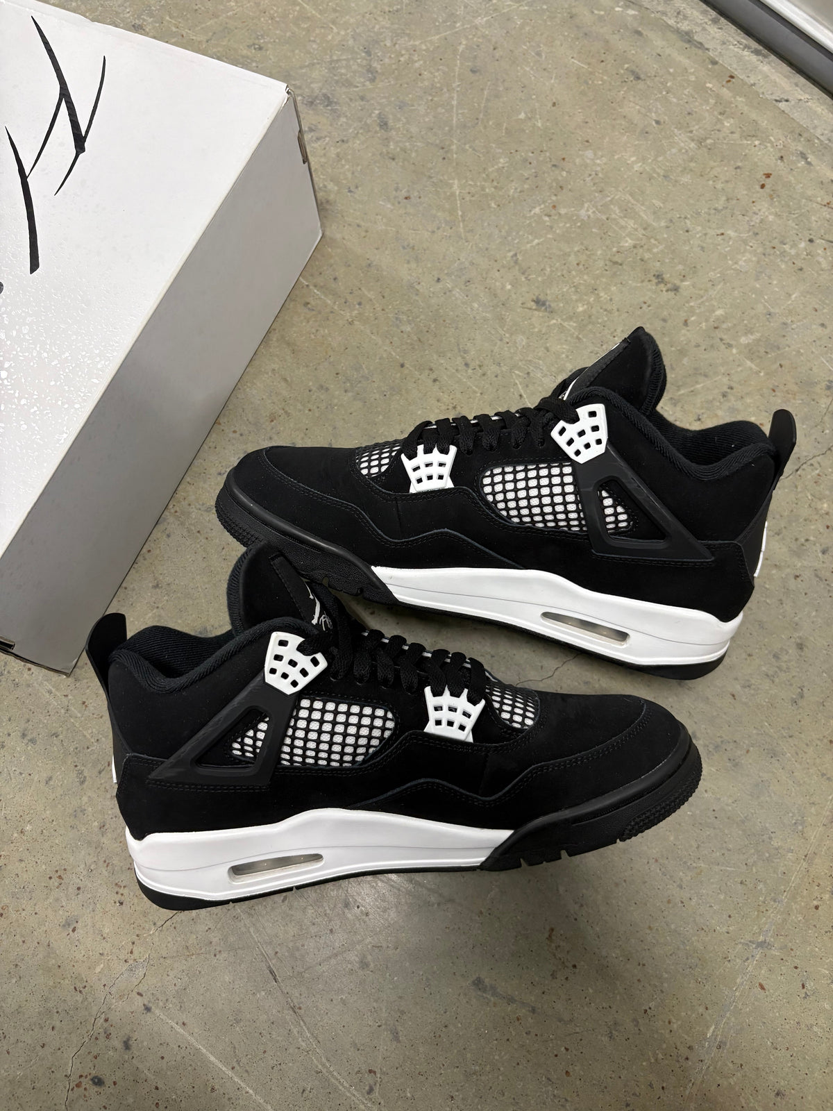 Size 9.5 - Jordan 4 Retro White Thunder