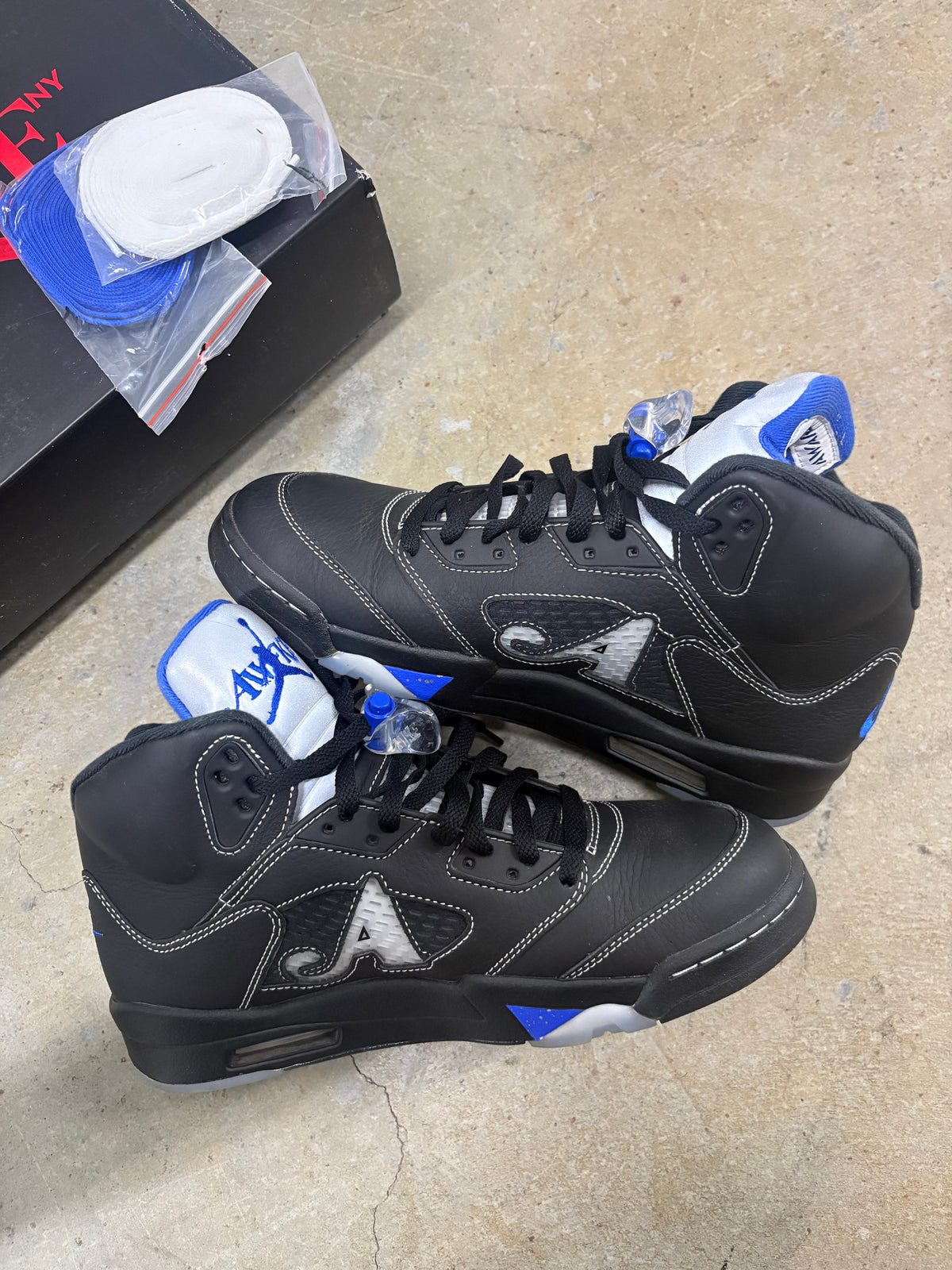 Size 10 - Jordan 5 Retro Awake NY Black