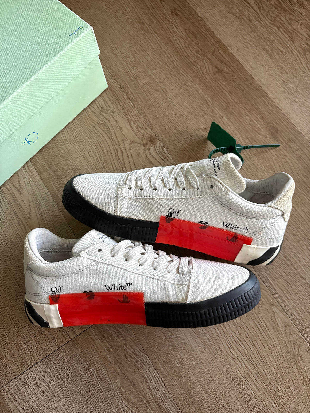 Size 7 - Off White Vulc Low Canvas White Black SS22