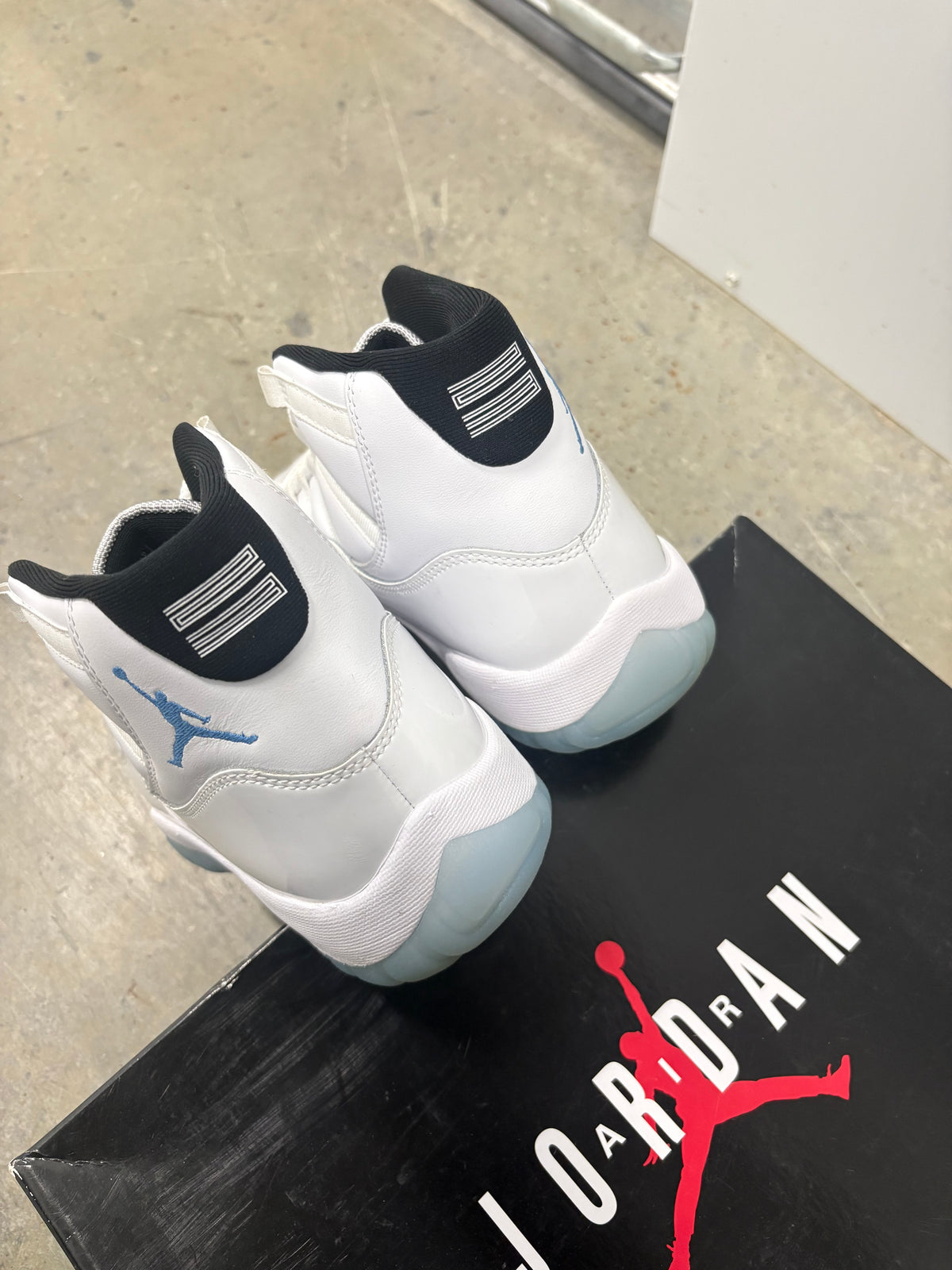 Size 9 - Jordan 11 Retro Legend Blue 2024