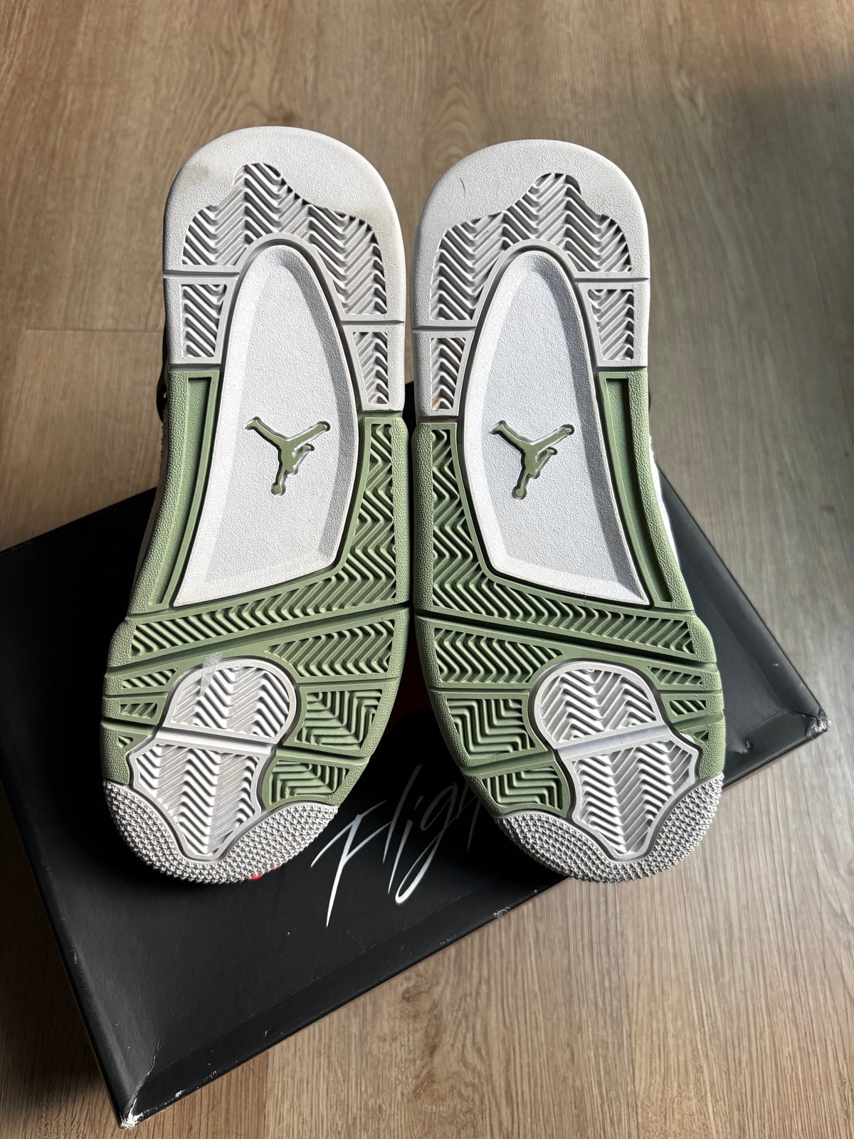 Size 6y - Jordan 4 Retro Seafoam