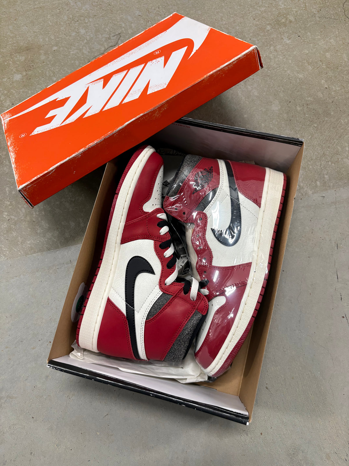 Size 9.5 - Jordan 1 Retro Chicago Lost And Found