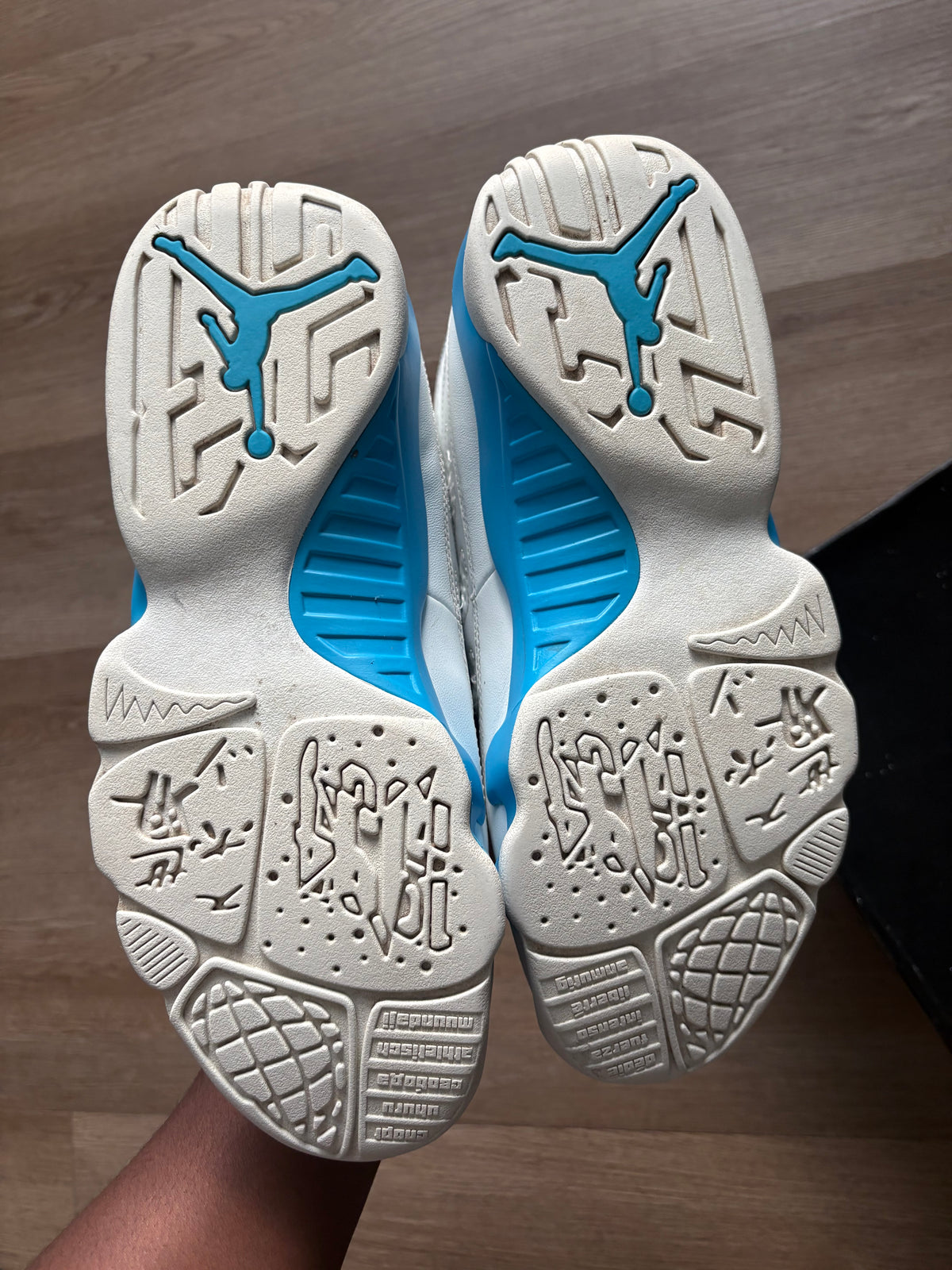 Size 9.5 - Jordan 9 Retro Powder Blue 2024