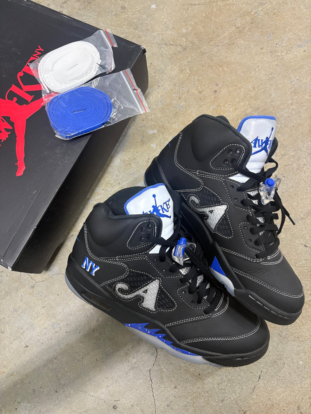 Size 10 - Jordan 5 Retro Awake NY Black