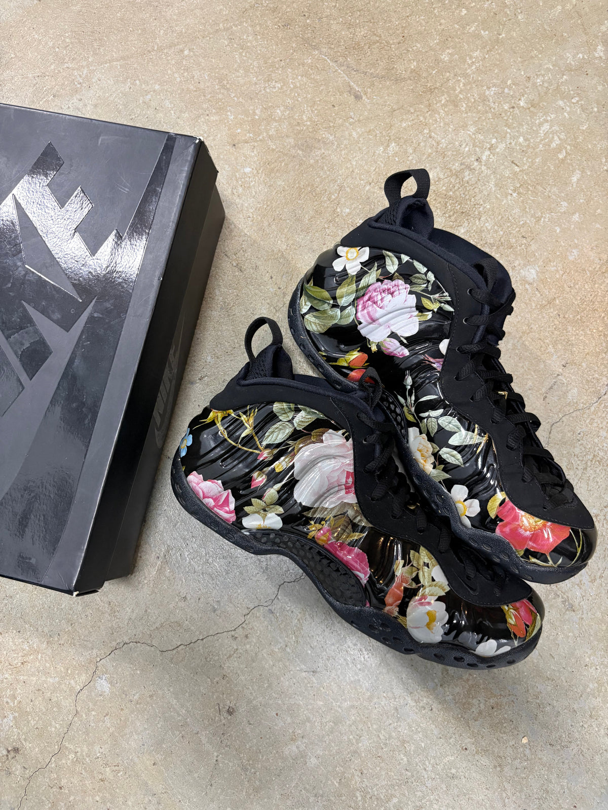 Size 8.5M - Nike Foamposite One Floral