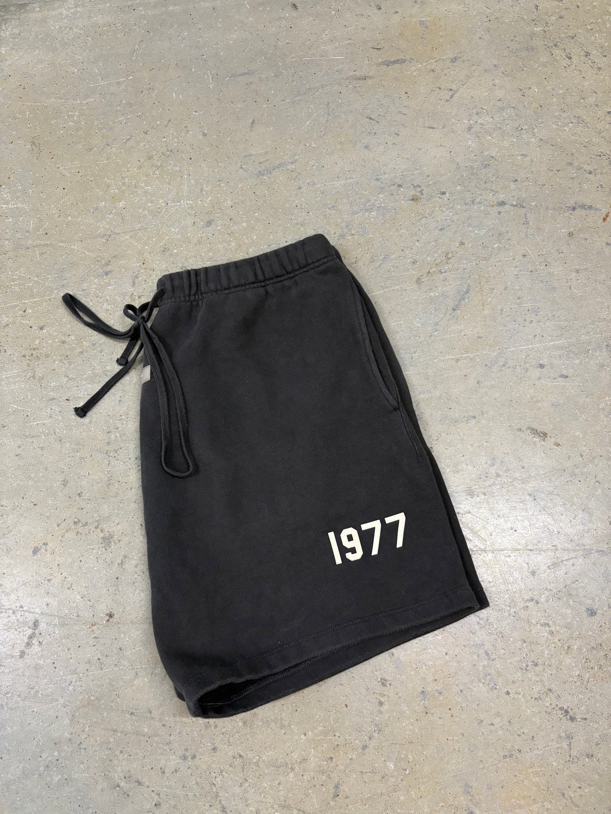 Size XL - Essential 1977 Shorts