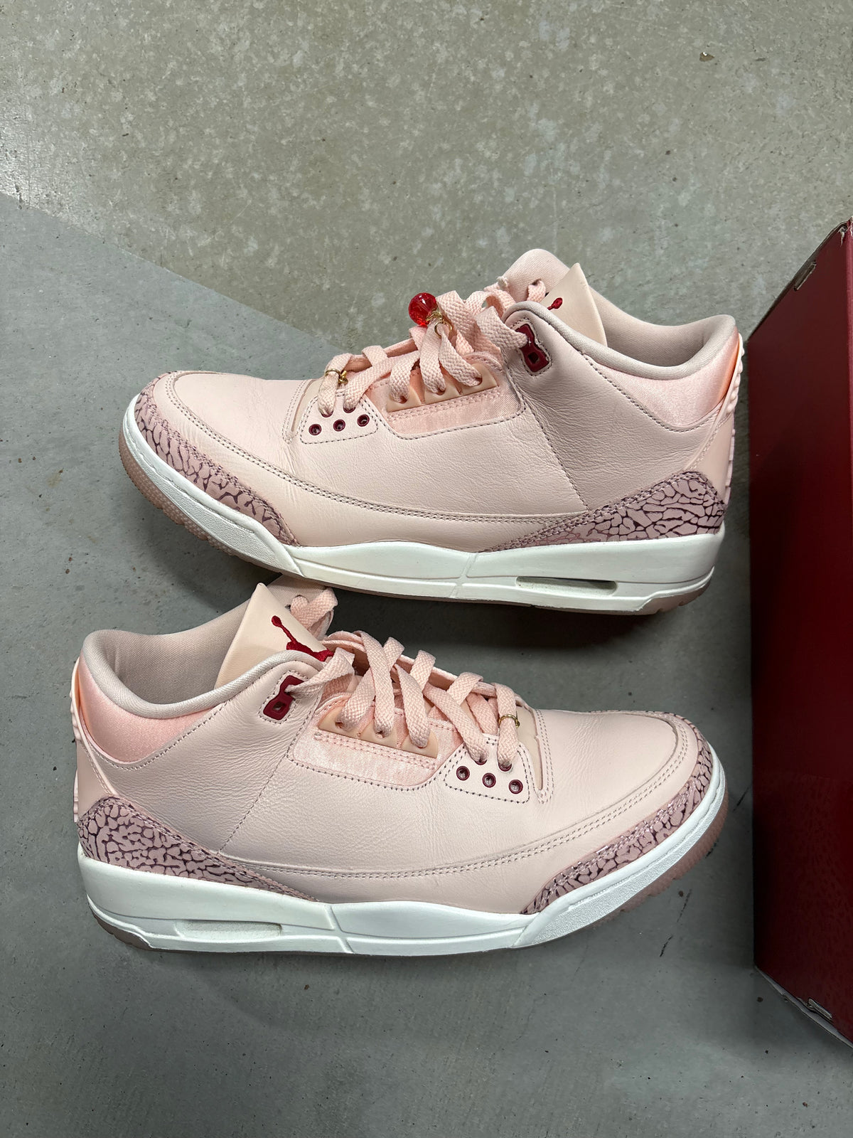 Size 10.5M - Jordan 3 Retro Valentines Day 2025