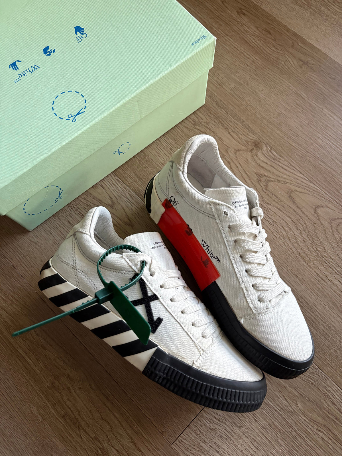 Size 7 - Off White Vulc Low Canvas White Black SS22