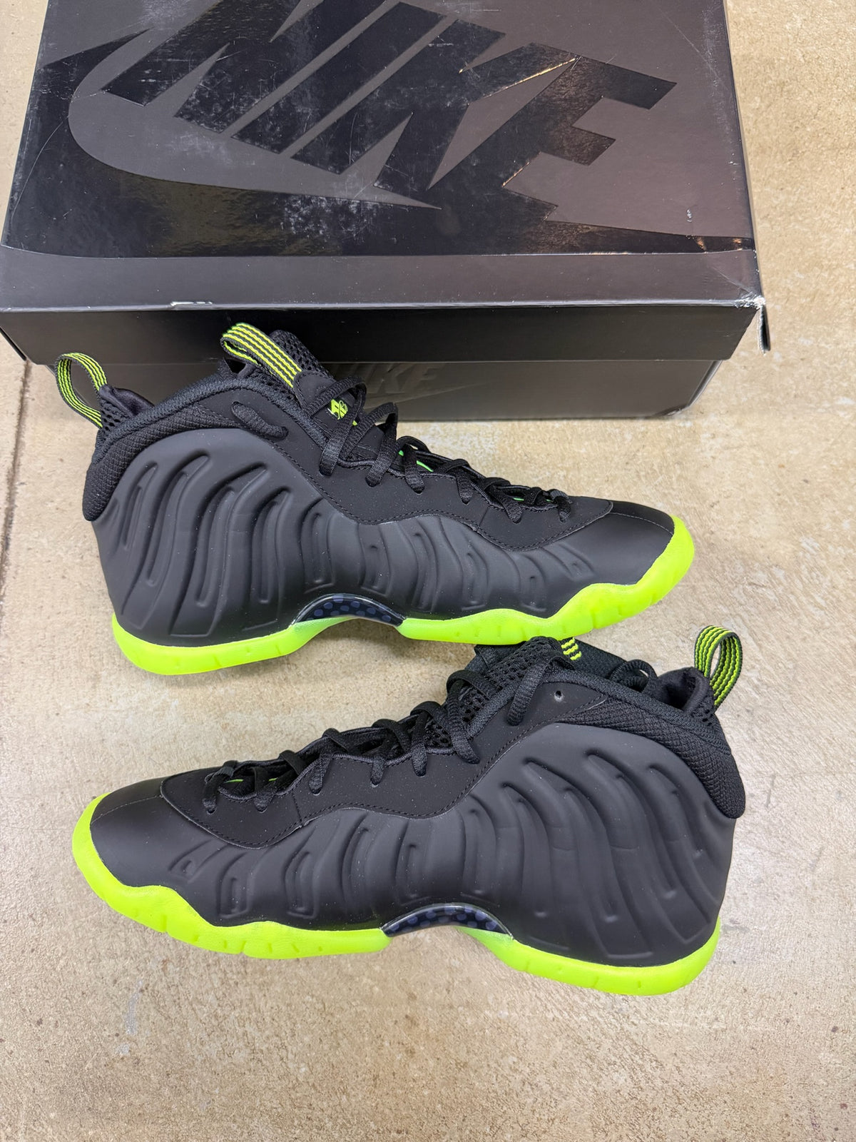 Size 7y - Nike Little Posite One