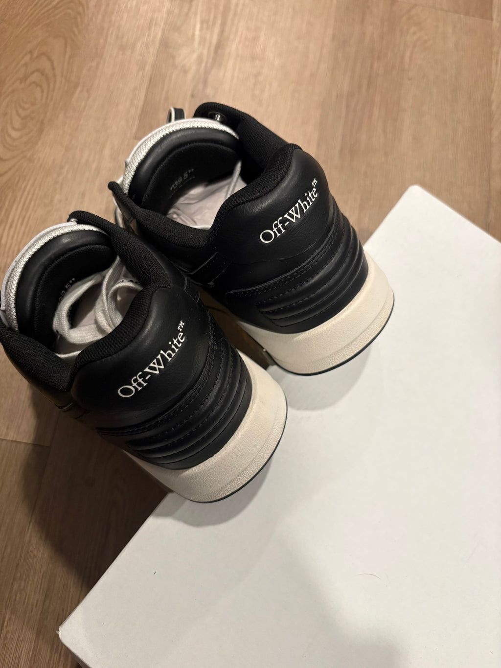 Size 6.5y - Off White Out The Office Panda
