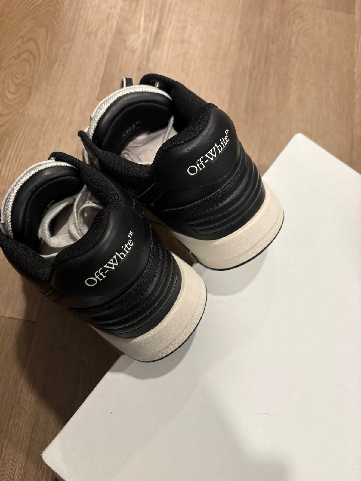 Size 6.5y - Off White Out The Office Panda