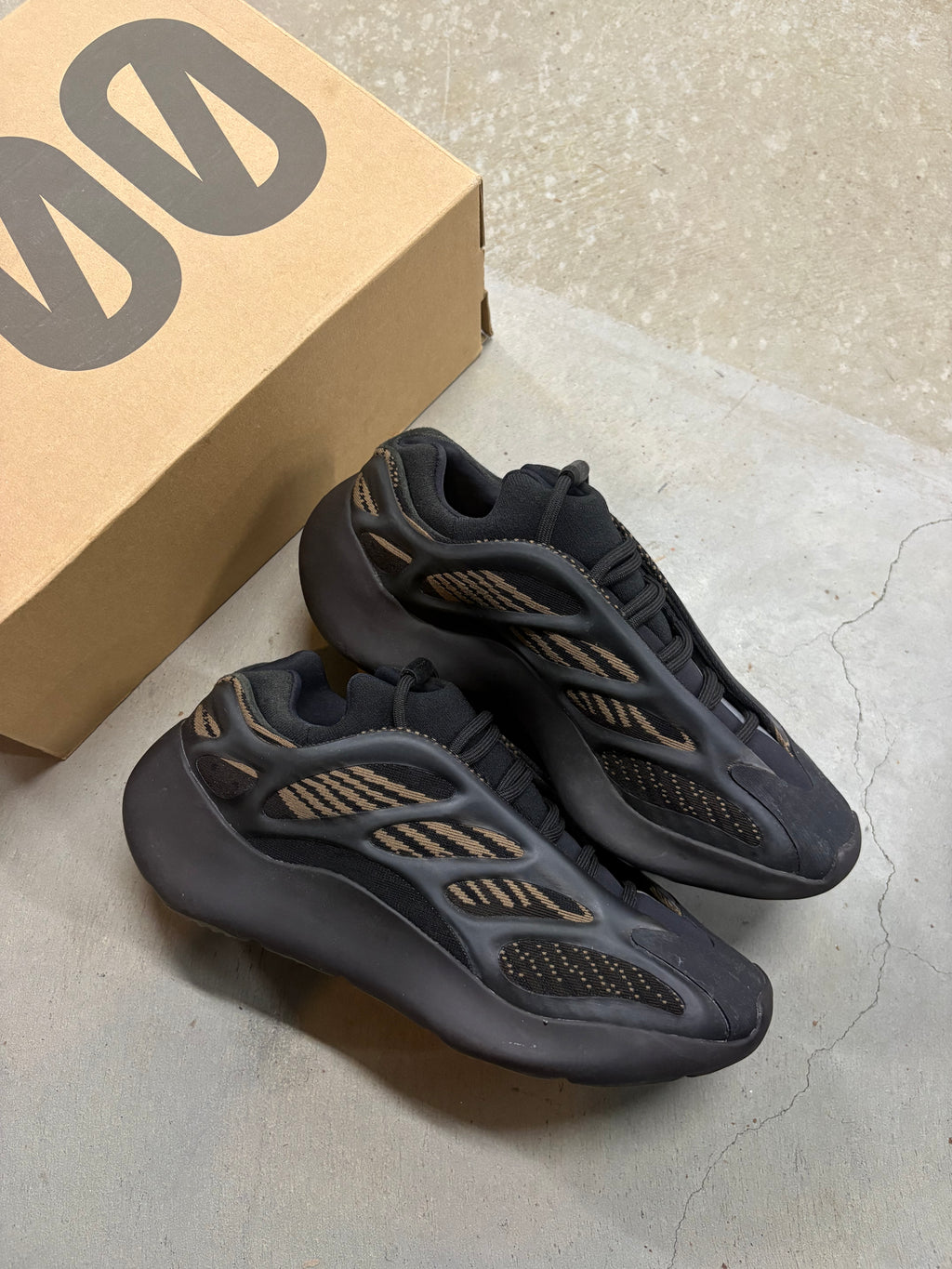 Size 8.5 - Yeezy 700 V3 Clay Brown