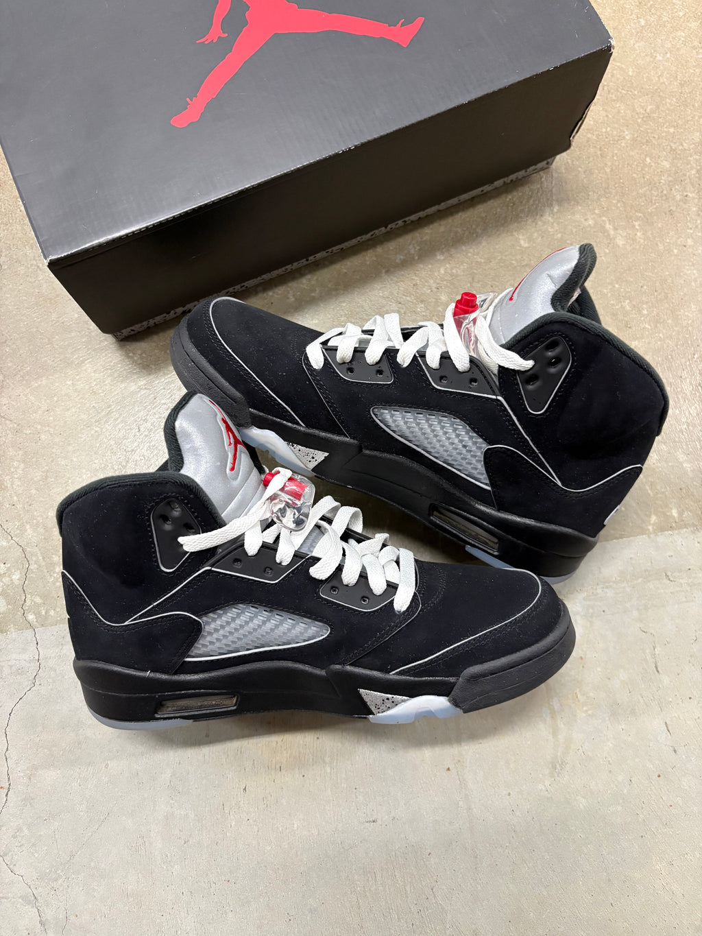 Size 8.5 - Jordan 5 Retro Black Metallic Reimagined