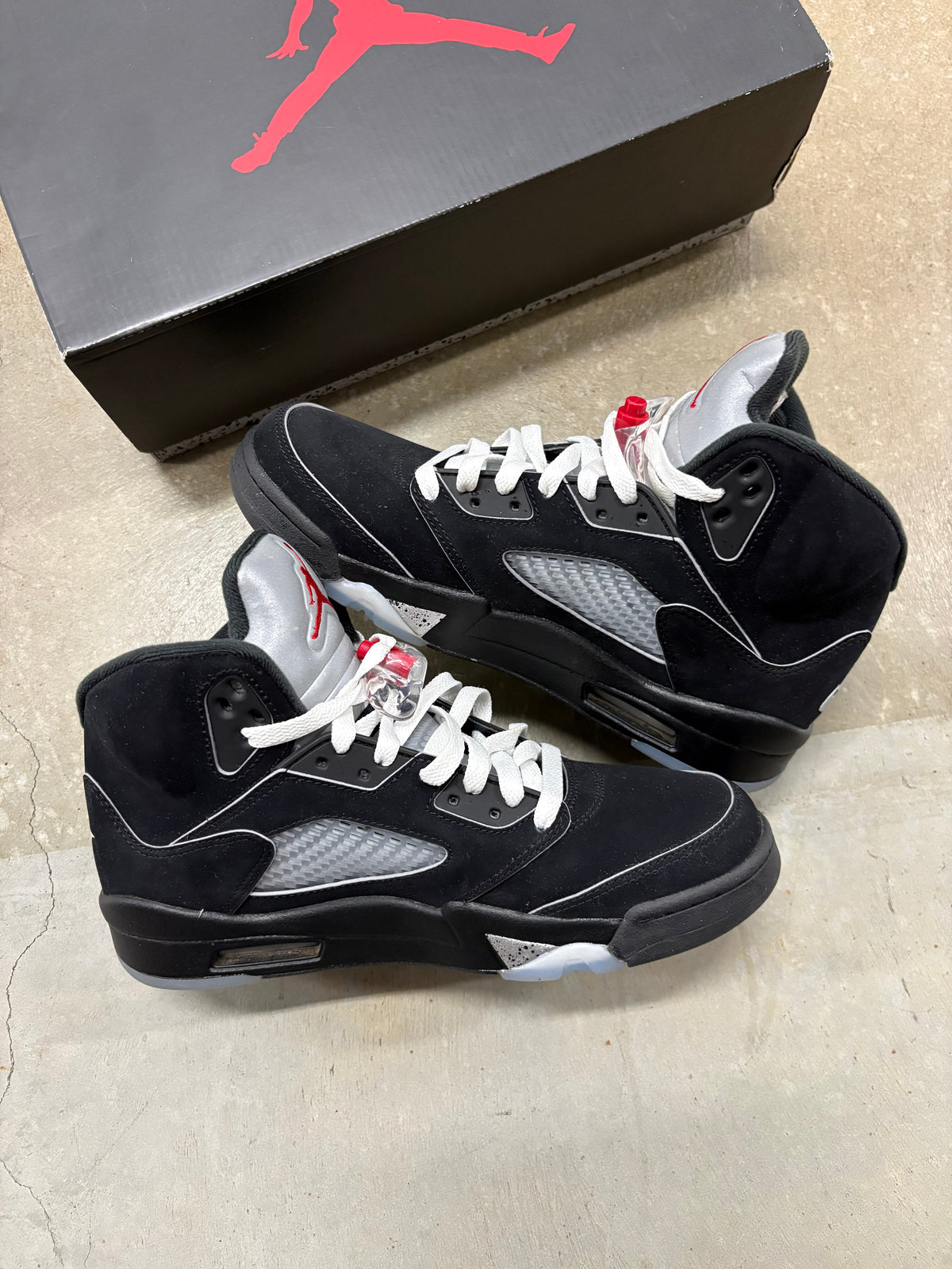 Size 8.5 - Jordan 5 Retro Black Metallic Reimagined