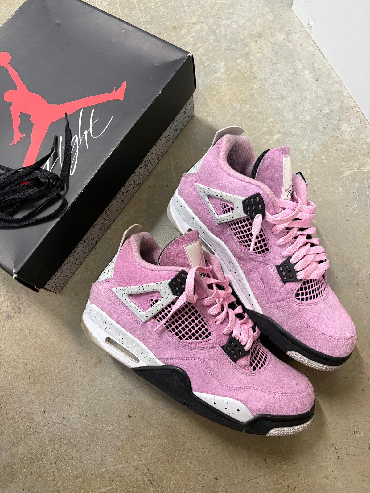 Size 10.5M - Jordan 4 Retro Orchid