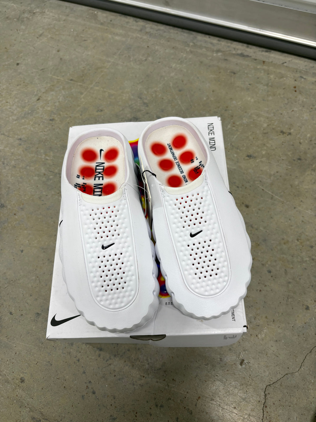 Size 8 - Nike Mind 001 Slide White Speed Run