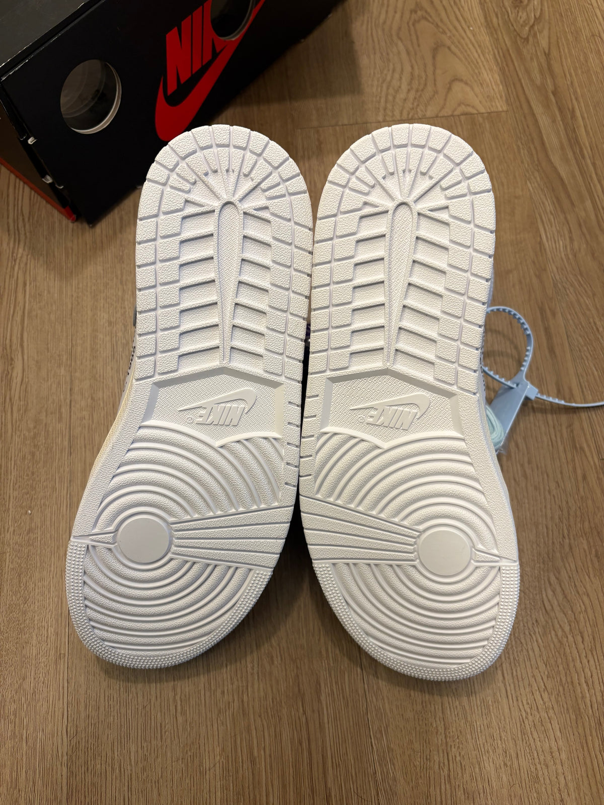 Jordan 1 Retro Off White Alaska