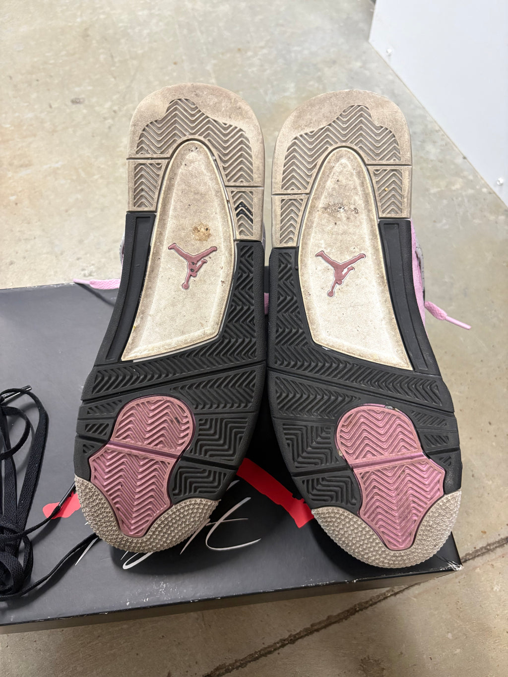 Size 10.5M - Jordan 4 Retro Orchid