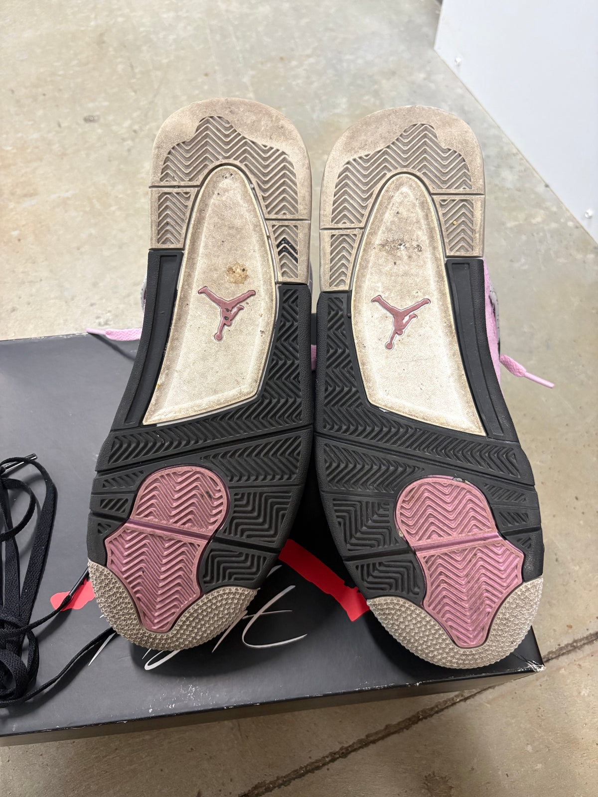 Size 10.5M - Jordan 4 Retro Orchid