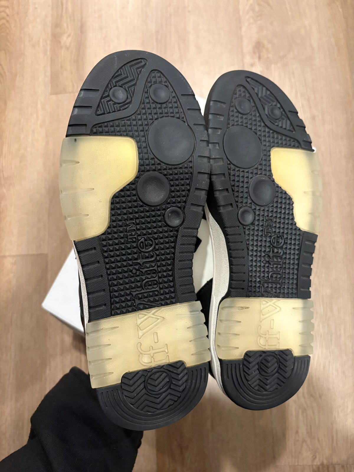 Size 6.5y - Off White Out The Office Panda