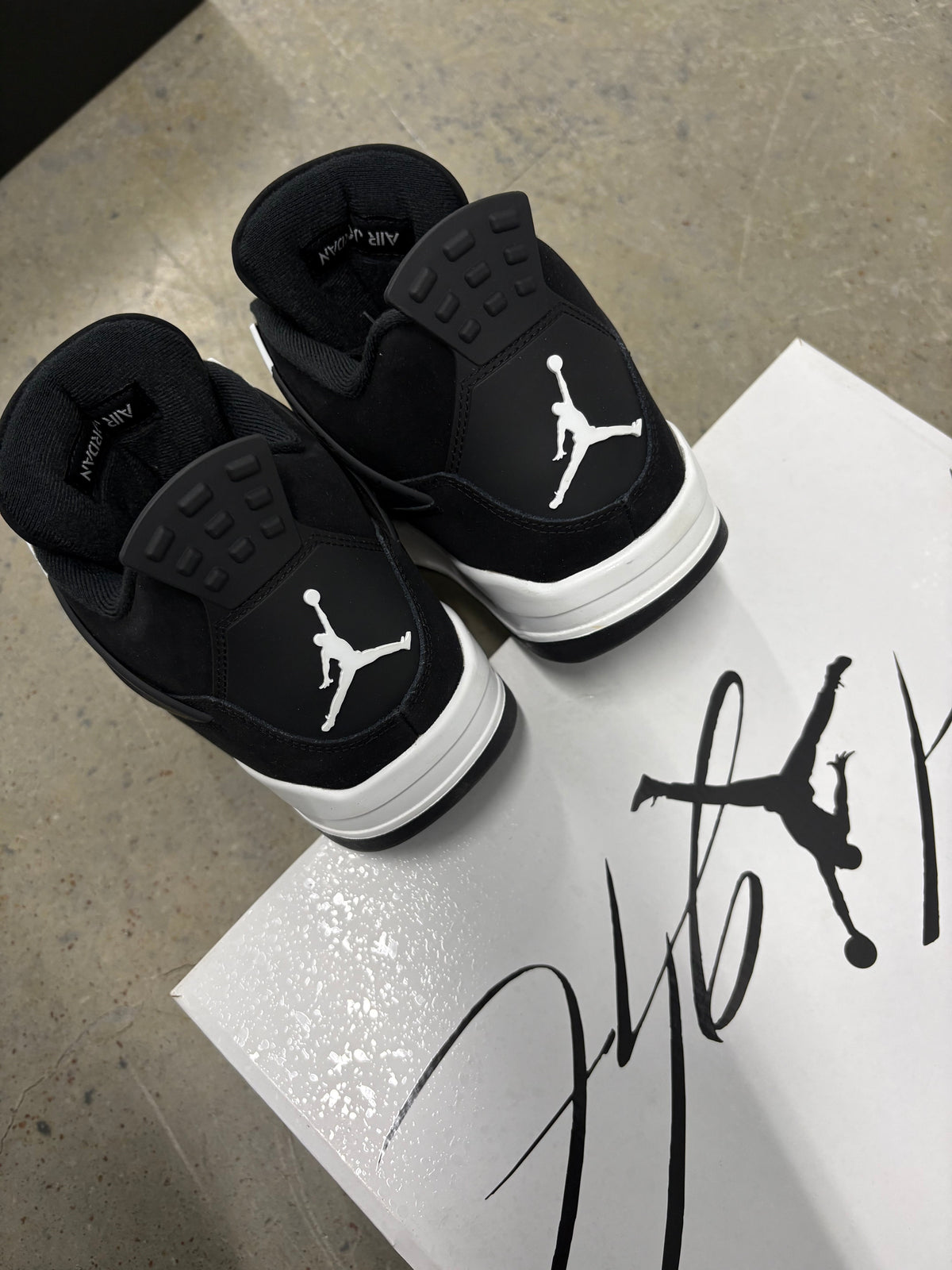 Size 9.5 - Jordan 4 Retro White Thunder